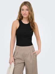 ONLY Top w kolorze czarnym rozmiar: M. Czarne topy Only, m, bez wzorów, bez kołnierzyka, bez ramiączek. Za 43.99 zł.