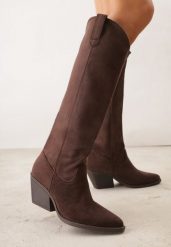 Brązowe Kozaki Kowbojki na Stożku z Gładką Cholewką z Imitacji Zamszu Halille. Brązowe kozaki Renee, z materiału, z otwartym noskiem, bez obcasa, na obcasie, bez zapięcia. Za 199.99 zł.