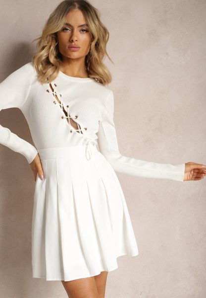 Biała Rozkloszowana Spódnica Zapinana na Zamek Błyskawiczny z Zakładkami Sonarella. Białe spódnice Renee, na co dzień, l, bez wzorów, z bawełny, eleganckie, mini, rozkloszowane. Za 109.99 zł.