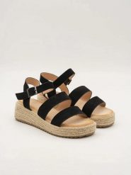 Bellucci Sandały w kolorze czarnym na koturnie rozmiar: 36. Czarne sandały Bellucci, bez wzorów, z otwartym noskiem, bez obcasa, na koturnie, bez zapięcia. Za 100.99 zł.