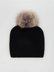 Czapka beanie z wiskozą - czarny. Czarne czapki Reserved, bez wzorów, z wiskozy. Za 69.99 zł.