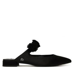 Klapki KARL LAGERFELD. Czarne klapki KARL LAGERFELD, bez wzorów, bez obcasa. Za 679.99 zł.