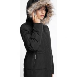 Płaszcz puchowy damski KUD008 - głęboka czerń. Kurtki sportowe marki 4f. Za 399.99 zł.