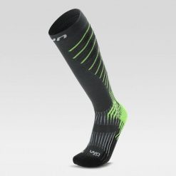 Skarpety kompresyjne do biegania damskie UYN Run Compression. Czarne skarpety Uyn, bez wzorów. Za 129.99 zł.