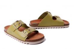 DR. BRINKMANN 700680-71 hellgrun, klapki damskie. Zielone klapki Dr. Brinkmann, bez wzorów, ze skóry, bez obcasa. Za 394.90 zł.