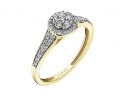 Pierścionek z żółtego złota z brylantami - 0,24 ct - próba 585. Żółte pierścionki Apart, z brylantem, złote. W wyprzedaży za 3,283.00 zł.