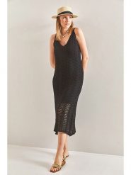 Bianco Lucci Sukienka w kolorze czarnym rozmiar: onesize. Czarne sukienki Bianco Lucci, bez wzorów, ze splotem, bez kołnierzyka, bez ramiączek, midi. Za 95.95 zł.