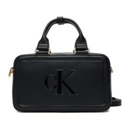 Torebka Calvin Klein. Czarne torebki klasyczne Calvin Klein, bez wzorów, bez dodatków. Za 489.99 zł.
