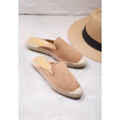 Khaki Klapki Thunderproof. Brązowe klapki Born2be, bez wzorów, bez obcasa, na płaskiej podeszwie. Za 69.99 zł.