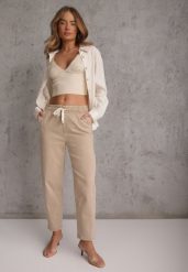 Beżowe Jeansy Mom Fit High Waist z Bawełny ze Ściągaczem w Pasie Phiales. Brązowe jeansy Renee, l, bez wzorów, z podwyższonym stanem. Za 129.99 zł.