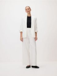 Marynarka z dodatkiem wiskozy - biały. Białe marynarki i żakiety Reserved, l, bez wzorów, z tkaniny. Za 199.99 zł.