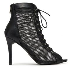 Botki DeeZee. Czarne botki DeeZee, bez wzorów, bez obcasa, na szpilce, bez zapięcia. Za 179.99 zł.