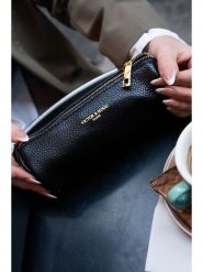 Victor & Hugo Paris Skórzana kosmetyczka "Laya" w kolorze czarnym - 20 x 10 x 3 cm rozmiar: onesize. Czarne kufry i kosmetyczki Victor & Hugo Paris, bez wzorów, z materiału, bez dodatków. Za 100.99 zł.