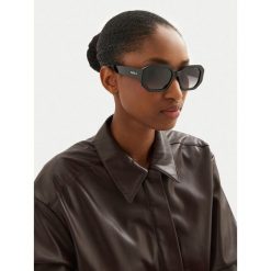 Okulary przeciwsłoneczne Furla. Czarne okulary przeciwsłoneczne Furla, bez wzorów. Za 469.99 zł.