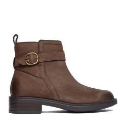 Botki Lasocki. Brązowe botki Lasocki, bez wzorów, bez obcasa, na płaskiej podeszwie, bez zapięcia. Za 269.99 zł.