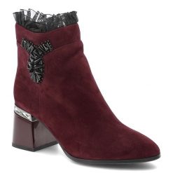 Bordowe Botki S.Barski Eleganckie Buty Damskie Z Broszką. Czerwone botki S.BARSKI, z aplikacjami, z lakierowanej skóry, bez obcasa, na obcasie, bez zapięcia. Za 339.99 zł.
