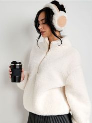 Bluza sherpa - kremowy. Białe bluzy Sinsay, na zimę, l, bez wzorów, z tkaniny, bez kaptura. Za 59.99 zł.