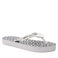 Japonki Armani Exchange. Białe klapki Armani Exchange, bez wzorów, bez obcasa. Za 139.99 zł.