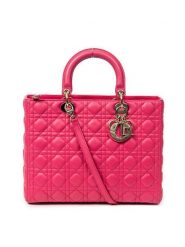 Dior Skórzana torebka w kolorze różowym - 32 x 25 x 11 cm rozmiar: onesize. Różowe torby na ramię Dior, bez wzorów, z materiału, przez ramię, bez dodatków. Za 11,244.99 zł.