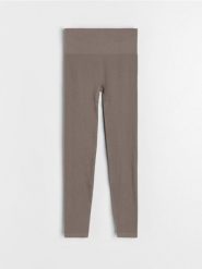 Prążkowane legginsy - beżowy. Brązowe legginsy Sinsay, l, bez wzorów, prążkowane. Za 39.99 zł.