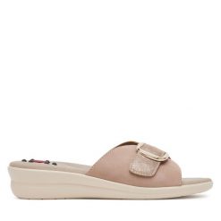 Klapki Go Soft. Czerwone klapki GO SOFT, bez wzorów, bez obcasa. Za 119.99 zł.