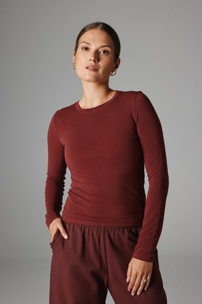 BLUZKA SUZIE MARSALA XS - Flawless. Brązowe bluzki Flawless, xs, bez wzorów, z materiału, klasyczne, bez kołnierzyka, bez ramiączek. Za 265.00 zł.