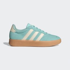 Kapcie ADIDAS BARREDA Niebieski. Białe obuwie domowe Adidas, bez wzorów, ze skóry, bez zapięcia. Za 279.00 zł.