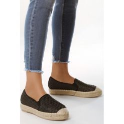 Czarne Espadryle Nonassociation. Czarne espadryle Born2be, z aplikacjami, bez obcasa, na płaskiej podeszwie, bez zapięcia. Za 69.99 zł.