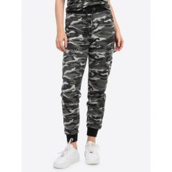 Damskie spodnie dresowe Lonsdale Collyhurst. Brązowe spodnie dresowe Lonsdale, bez wzorów, z dresówki. W wyprzedaży za 226.50 zł.
