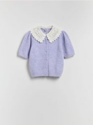 Kardigan z ozdobnym kołnierzem - lawendowy. Fioletowe kardigany Reserved, l, bez wzorów, z dzianiny. Za 159.99 zł.