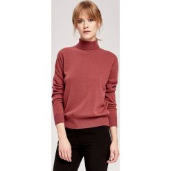 Sweter w kolorze czerwonym. Czerwone golfy ZOCHA, s, bez wzorów, z kaszmiru, bez ramiączek. W wyprzedaży za 299.95 zł.