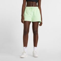 Spodenki damskie New Balance WS41500MEW – miętowe. Zielone szorty New Balance, bez wzorów, z bawełny, klasyczne. Za 129.99 zł.