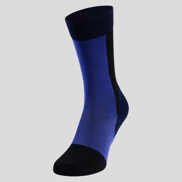 Skarpety trekkingowe Performance Wool ODLO. Czarne skarpety Odlo, bez wzorów, z materiału. Za 126.30 zł.