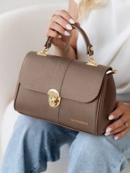 Lia Biassoni Skórzana torebka "Carsia" w kolorze beżowym - 27 x 19 x 13 cm rozmiar: onesize. Brązowe torby na ramię Lia Biassoni, bez wzorów, z materiału, przez ramię, bez dodatków. Za 304.99 zł.