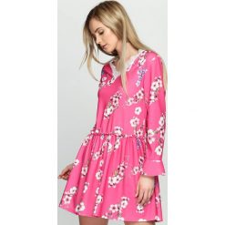 Fuksjowa Sukienka Sleepy Petal. Sukienki Born2be, s, z aplikacjami, z koronki, bez kołnierzyka, bez ramiączek, mini, rozkloszowane. Za 29.99 zł.