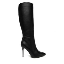 Kozaki DeeZee. Czarne kozaki DeeZee, bez obcasa, na szpilce, bez zapięcia. Za 249.99 zł.