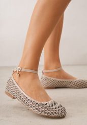 Jasnobeżowe Siateczkowe Balerinki z Wkładką ze Skóry Naturalnej Ozdobione Aplikacją Adriarissa. Brązowe baleriny Born2be, z aplikacjami, ze skóry, bez obcasa. Za 69.99 zł.