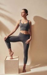 Legginsy do jogi Moonholi Yoggings 7/8. Szare legginsy MOONHOLI, l, bez wzorów, z elastanu, z podwyższonym stanem, na jogę i pilates. Za 229.99 zł.