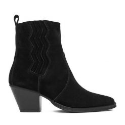 Botki DeeZee. Czarne botki DeeZee, bez wzorów, bez obcasa, na słupku, bez zapięcia. Za 329.99 zł.