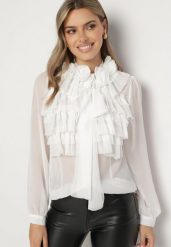 Biała Koszula z Prześwitującego Materiału z Falbankami i Kwiatowymi Detalami Raitra. Białe koszule Born2be, m, z aplikacjami, z jeansu, eleganckie, bez kołnierzyka, bez ramiączek. Za 159.99 zł.