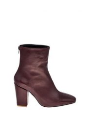 Moosefield Skórzane botki w kolorze bordowym rozmiar: 38. Czerwone botki Moosefield, bez wzorów, z materiału, bez obcasa, bez zapięcia. Za 275.45 zł.