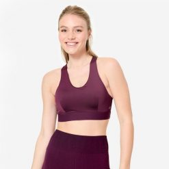 Stanik sportowy Decathlon. Fioletowe koszulki sportowe DECATHLON, bez wzorów, z elastanu, bez ramiączek, na jogę i pilates. Za 69.99 zł.