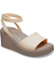 Crocs Sandały "Brooklyn" w kolorze beżowym na koturnie rozmiar: 43/44. Brązowe sandały Crocs, bez wzorów, z otwartym noskiem, bez obcasa, na koturnie, bez zapięcia. Za 149.66 zł.