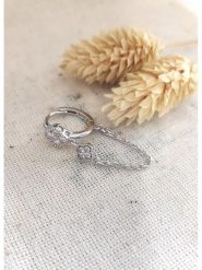 Miu Silver Srebrny kolczyk-kreola z cyrkoniami rozmiar: onesize. Szare kolczyki Miu Silver, z cyrkonią, srebrne. Za 56.99 zł.