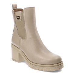 Beżowe Botki Armodo Eleganckie Obuwie Damskie Na Obcasie. Brązowe botki Armodo, bez wzorów, ze skóry, bez obcasa, na obcasie, bez zapięcia. Za 369.00 zł.