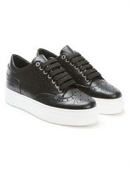 British Passport Skórzane sneakersy w kolorze czarnym rozmiar: 38. Czarne trampki British Passport, bez wzorów, bez zapięcia. Za 326.99 zł.