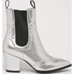 Public Desire - Botki. Czarne botki Public Desire, bez wzorów, z materiału, bez obcasa, bez zapięcia. W wyprzedaży za 159.90 zł.