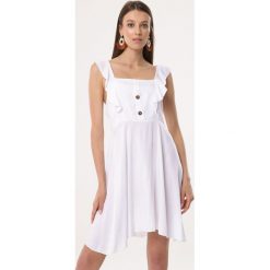 Biała Sukienka Be Buoyant. Białe sukienki Born2be, na co dzień, na lato, m, z aplikacjami, eleganckie, bez kołnierzyka, bez ramiączek, proste. Za 69.99 zł.