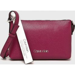 Calvin Klein - Torebka. Niebieskie torby na ramię Calvin Klein, bez wzorów, z materiału, casualowe, na ramię, średnie, bez dodatków. W wyprzedaży za 339.90 zł.