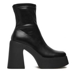 Botki DeeZee. Czarne botki DeeZee, bez wzorów, bez obcasa, na słupku, bez zapięcia. Za 229.99 zł.